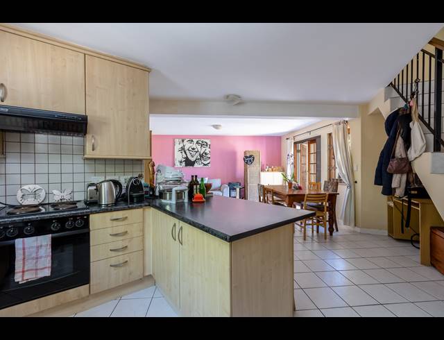2 BEDROOM HOUSE SOLD IN HARFIELD VILLAGE